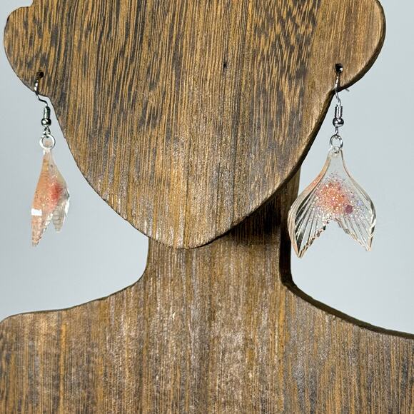 Mermaid Tail Earings Iridescent Pink Shiny 1.75" - Picture 1 of 4